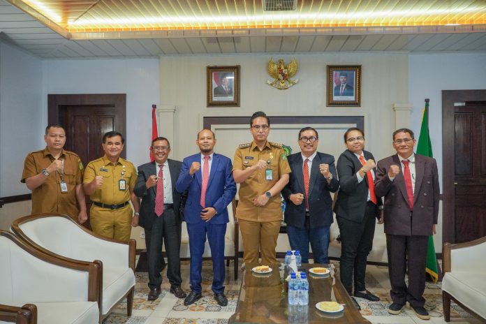 Wali Kota Medan Rico Tri Putra Bayu Waas menerima pengurus DPC Peradi Pergerakan Medan di Balai Kota Medan, Senin (21/04/2025),
