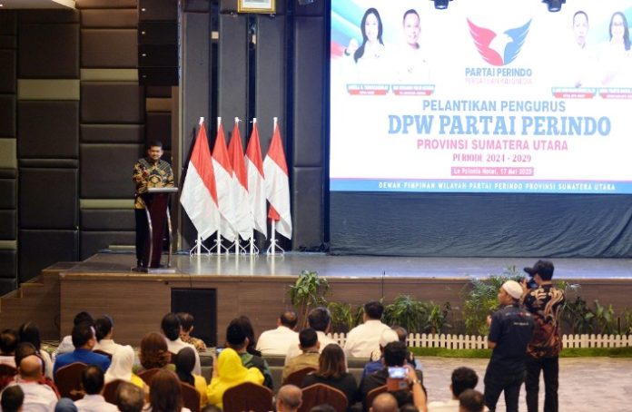 Teks Foto : Gubernur Sumatera Utara (Sumut) Bobby Nasution menghadiri Pelantikan Pengurus Dewan Pimpinan Wilayah Partai Perindo Provinsi Sumut periode 2024-2029 di Ballroom Sudirman Hotel Le Polonia Jalan Jenderal Sudirman Kota Medan, Sabtu malam (17/5).(Foto : Ist)