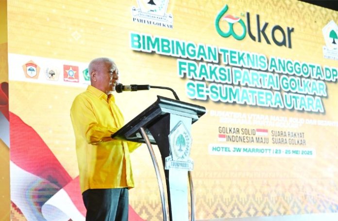 Teks Foto :  Wakil Gubernur Sumatera Utara (Sumut) Surya menghadiri pembukaan Bimbingan Teknis (Bimtek) Anggota DPRD Fraksi Partai Golongan Karya (Golkar) se-Sumut di Hotel JW Marriot Jalan Putri Hijau Medan, Sabtu (24/5/2025). (Foto : Ist)