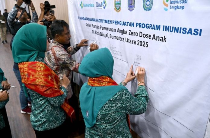 Teks Foto : Staff Ahli I TP PKK Sumut Titiek Sugiharti menghadiri Advokasi dan Sosialisasi Imunisasi Nasional Untuk Penurunan Angka Anak Dengan Zero Dose yang dibuka secara langsung oleh Staff Ahli Bidang Penguatan Ketahanan Keluarga TP PKK Pusat Yane Ardian Bima Arya di Aula Kantor Walikota Binjai, Jalan Sudirman, Kota Binjai, Kamis (26/6/2025). (Foto : Ist) 
