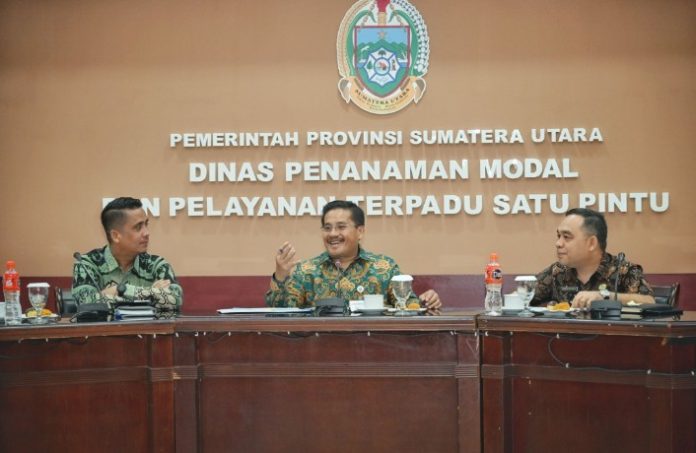 Teks Foto :  Sekdaprov Sumut Togap Simangunsong mengunjungi Dinas Penanaman Modal dan Pelayanan Terpadu Satu Pintu (PMPTSP) Sumut, Jalan KH Wahid Hasyim, Medan, Jum'at (12/09/2025). (Foto : Ist) 