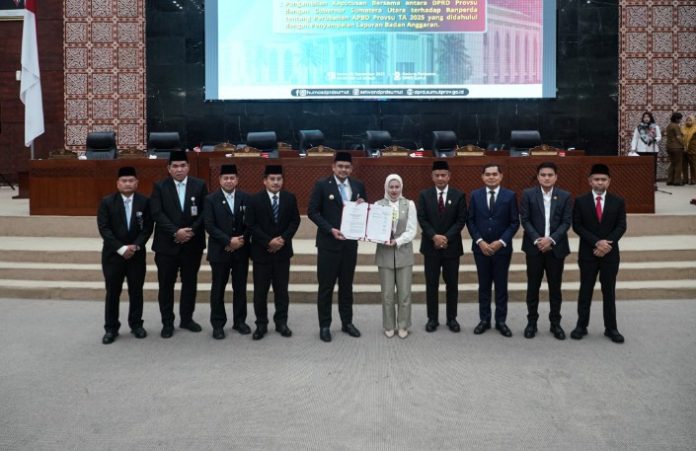 Teks Foto :  Gubernur Sumut Bobby Nasution menghadiri Rapat Paripurna DPRD Sumut tentang penyampaian pendapat akhir fraksi terhadap Rancangan Peraturan Daerah (Ranperda) tentang Perubahan Anggaran Pendapatan dan Belanja Daerah (P-APBD) Provinsi Sumatera Utara (Sumut) Tahun Anggaran 2025, di Gedung Dewan, Jalan Imam Bonjol Nomor 5, Medan, Senin (29/9/2025). (Foto : Ist)