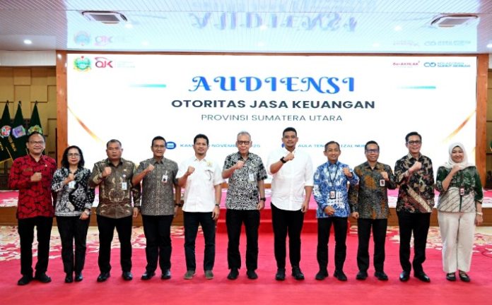 Teks Foto :  Gubernur Sumatera Utara (Sumut) Muhammad Bobby Afif Nasution menerima kunjungan  Kepala OJK Sumut Khoirul Muttaqien di Aula Tengku Rizal Nurdin, Jalan Sudirman Nomor 41, Medan, Kamis (20/11/2025).(Foto : Ist) 