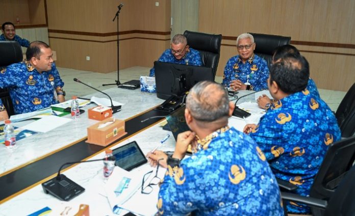Teks Foto : Wakil Gubernur Sumut Surya bersama Pj Sekdaprov Sumut Sulaiman Harahap memimpin Rapat Pembahasan Perubahan Perda No. 1 Tahun 2024 terkait Penambahan dan/atau Objek Retribusi Daerah di Ruang Rapat 1, lantai 2 Kantor Gubernur Sumut, Jalan Diponegoro No. 30, Medan, Senin (19/1/2026). (Foto : Ist) 
