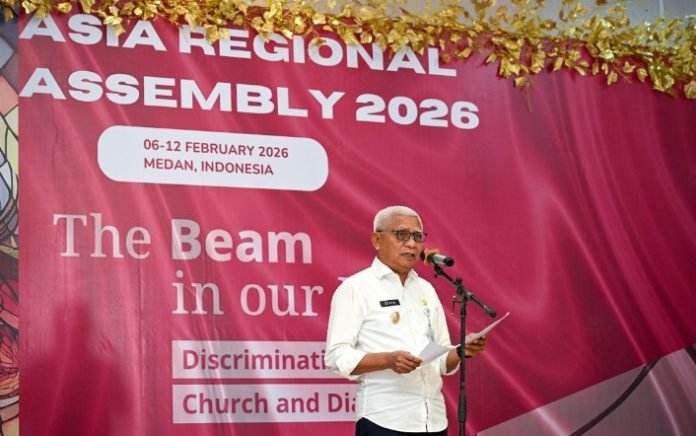 Teks Foto : Wakil Gubernur Sumut, Surya menghadiri Sidang Raya Regional Asia Lembaga United Evangelical Mission (UEM) yang diselenggarakan di Sopo Godang Gereja HKBP Sudirman, Jalan Sudirman, Medan, Rabu (11/2/2026). (Foto : Ist)