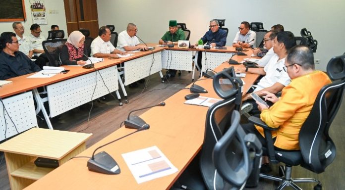 Teks Foto :  Pj. Sekdaprov Sumut, Sulaiman Harahap menghadiri Rapat Dengar Pendapat Panitia Seleksi Komisi Penyiaran Indonesia Daerah Provinsi Sumatera Utara (KPID Sumut) bersama Komisi A DPRD Sumut di Ruang Rapat Komisi A DPRD Sumut, Jalan Imam Bonjol, Medan, Rabu (4/3/2026). (Foto : Ist) 