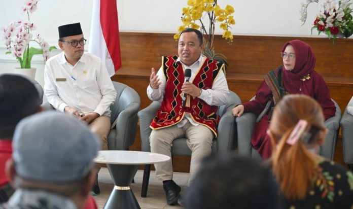 Teks Foto : Kepala Badan Pusat Statistik (BPS) Sumut Asim Saputra pada Temu Pers dengan tema 