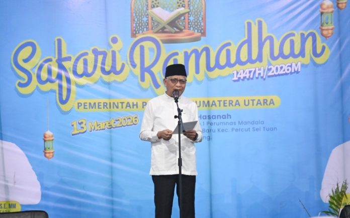 Teks Foto : Wakil Gubernur Sumatera Utara (Sumut) Surya didampingi Wakil Bupati Deliserdang Lom Lom Suwondo melaksanakan Safari Ramadan Pemerintah Provinsi Sumut Tahun 1447H - 2026 M di Masjid Al-Hasanah Jalan Merpati I Nomor 1 Perumnas Mandala Kelurahan Kenangan Baru, Kecamatan Percut Seituan, Kabupaten Deliserdang, Jumat (13/3/2026). (Foto : Ist) 