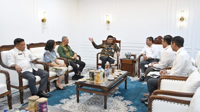 Teks Foto : Gubernur Sumatera Utara (Sumut) Bobby Afif Nasution menerima audiensi Kepala Kantor Perwakilan Lembaga Penjamin Simpanan (LPS) I - Medan di Ruang Kerja Gubernur Lt. 10 Kantor Gubernur Sumut Jalan Diponegoro Nomor 30 Medan, Jumat (10/4/2026).(Foto : Ist)