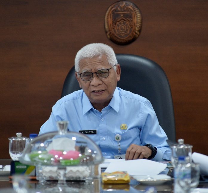 Teks Foto : Wakil Gubernur Sumatera Utara (Sumut) Surya menyampaikan paparan secara daring melalui aplikasi Zoom Meeting kepada Dirjen Keuangan Daerah Kementerian Dalam Negeri (Kemendagri) dalam rangka Penilaian dan Pemberian Penghargaan Pemerintah Daerah Berprestasi di bidang Entrepreneur Government melalui Pembiayaan Kreatif (Creative Financing) Tahun 2026 di Ruang Kerja Lantai 9 Kantor Gubernur Sumut Jalan Diponegoro Kota Medan, Rabu (22/4/2026).(Foto : Ist) 