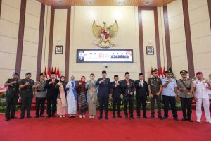 Ketua DPRD Kota Medan didampingi Wakil Ketua DPRD Kota Medan dan Wali Kota Dan Wakil Wali Kota beserta Forkopimda Kota Medan Foto bersama. Jumat (14/08/2026) di gedung paripurna DPRD Medan. 