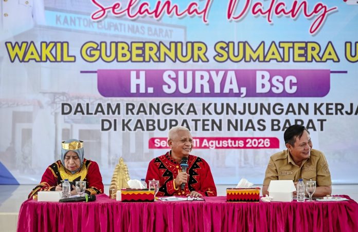Teks Foto : Wakil Gubernur Sumatera Utara (Sumut) Surya, bersama Bupati Nias Barat Eliyunus Waruwu didampingi sejumlah OPD melakukan rapat penguatan Program Gubernur dan Wakil Gubernur terkait UHC (Universal Health Coverage) Bersama kepala perangkat daerah Nias Barat, di Pendopo Bupati Nias Barat, Kecamatan Lahomi, Nias Barat, Selasa (11/08/2026). (Foto : Ist) 