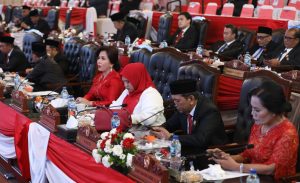 Anggota DPRD Kota Medan mendengarkan Pidato Kenegaraan Presiden Prabowo Sekaligus Menyambut HUT Ke-81 RI. Jumat (14/08/2026) di gedung paripurna DPRD Medan. 