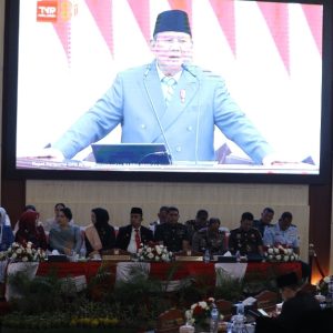 Ketua DPRD Kota Medan, Wong Chun Sen didampingi Wakil Ketua DPRD Medan dan Wali Kota dan Wakil Wali Kota, serta turut dihadiri oleh Unsur Forkopimda Kota Medan, ​Ketua TP PKK Kota Medan, Ny. Airin Rico Waas, Pj. Sekda Kota Medan Erfin Fahrurrazi, segenap Anggota DPRD Kota Medan, ​Jajaran Pimpinan Perangkat Daerah dan Camat se-Kota Medan serta Organisasi Masyarakat (Ormas), mendengarkan Pidato Kenegaraan Presiden Prabowo Sekaligus Menyambut HUT Ke-81 RI. Jumat (14/08/2026) di gedung paripurna DPRD Medan. 