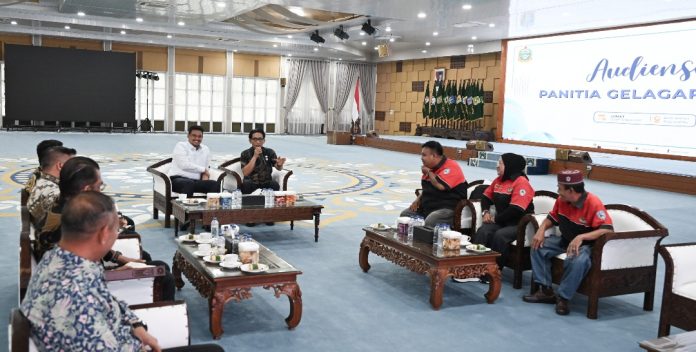 Teks Foto : Gubernur Sumatera Utara (Sumut) Bobby Afif Nasution didampingi Wakil Walikota Binjai Hasanul Jihadi menerima audiensi Panitia Gelegar Vespa di Aula Tengku Rizal Nurdin Rumah Dinas Gubernur Sumut Jalan Sudirman Nomor 41 Medan, Jumat (18/09/2026).(Foto : Ist)